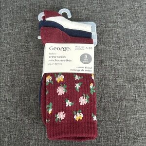 NEW 🆕 3 pairs Ladies' Floral Crew Socks